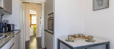 Mikrowelle, Ofen, Herdplatte, Geschirrspüler