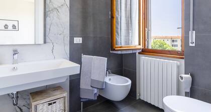GuestHost - Livorno Sea View Flat W/ Balconies near the Beach!