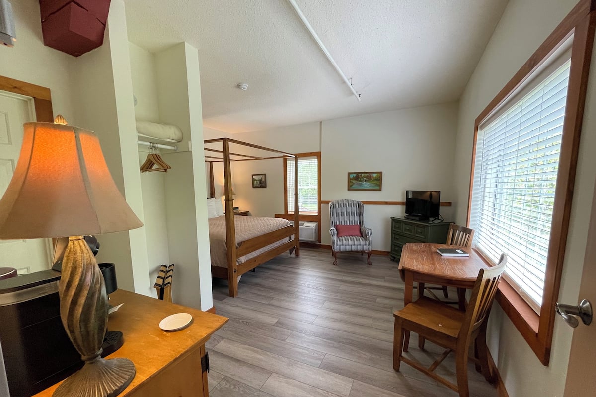 Premium Room 203 | 1 bedroom, individually decorated, individually furnished