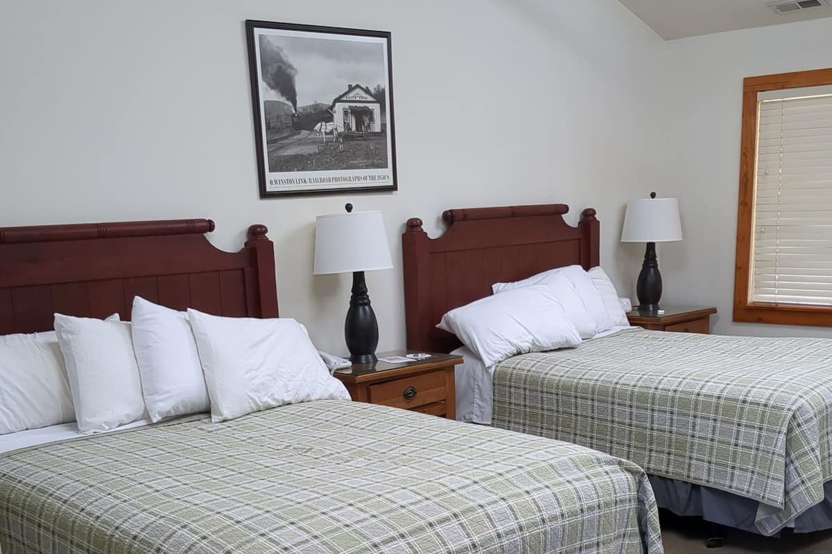 Premium Room 206 | 1 bedroom, individually decorated, individually furnished