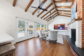 Interior - Casa Azul-Five-Star Retreat/Heated Pool (San Antonio)