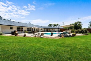 Exterior - Casa Azul-Five-Star Retreat/Heated Pool (San Antonio)