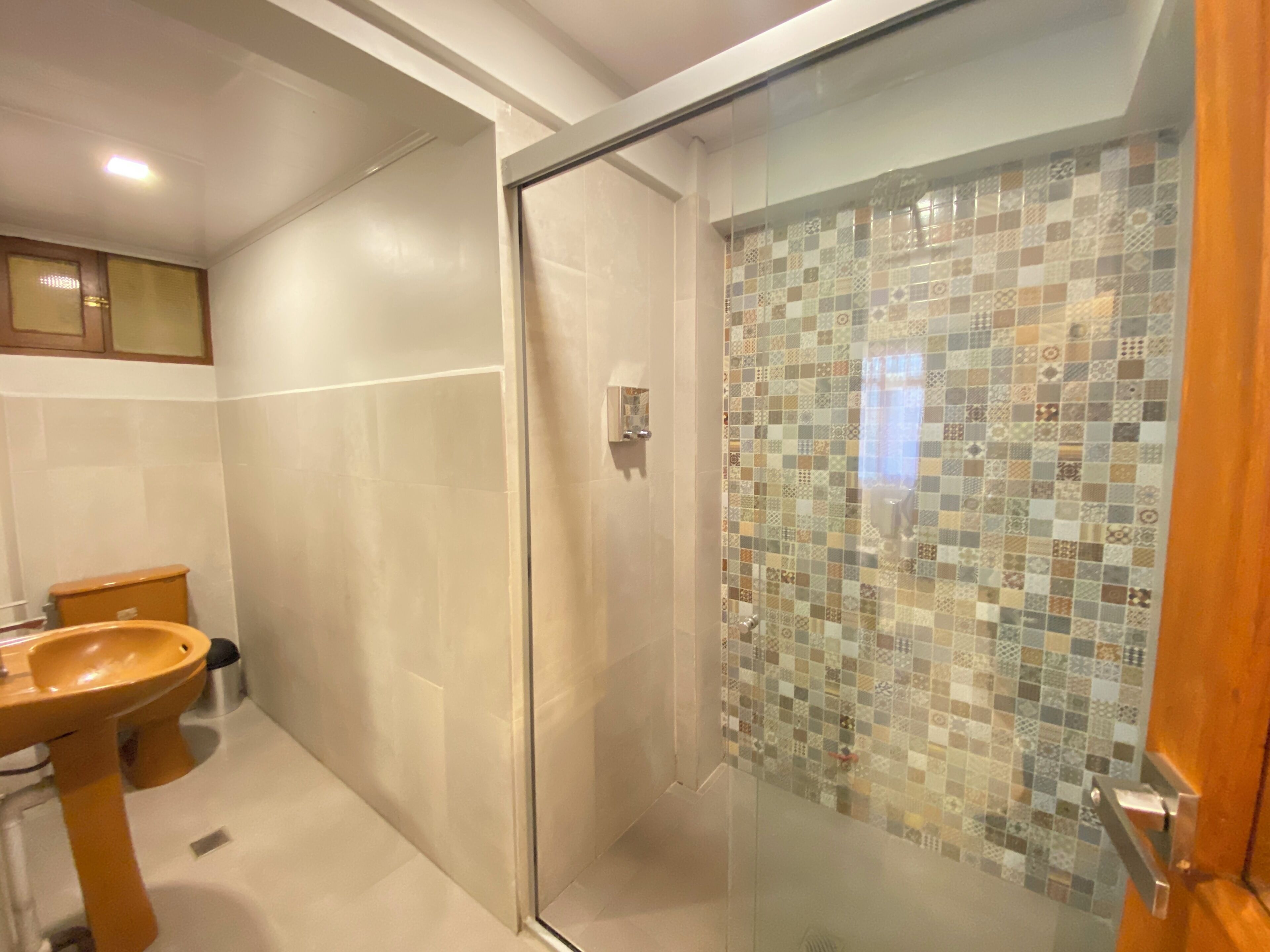 family double room | bathroom | shower, soap, shampoo, toilet paper