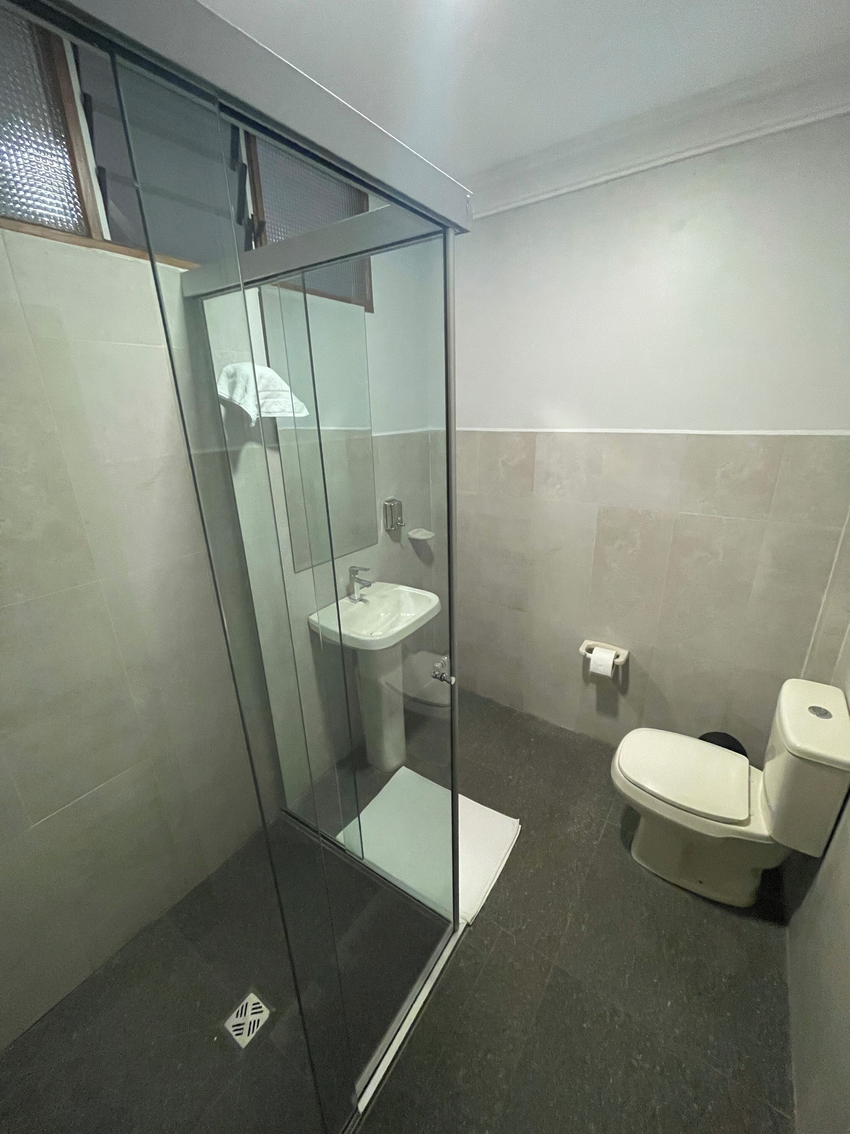 triple room | bathroom | shower, soap, shampoo, toilet paper