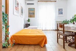 2 dormitorios, tabla de planchar con plancha, Internet y ropa de cama