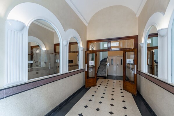 Lobby - Bright apartment that accommodates up to 4 people, equipped with all the comforts for a pleasant stay, with two bedrooms and a panoramic terrace that offers a beautiful view of the Maiella and Gran Sasso mountains. The accommodation is located in the cen (Pescara)