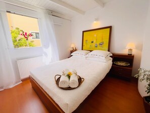 3 bedrooms, in-room safe, iron/ironing board, WiFi