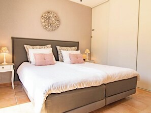 4 bedrooms, WiFi - Petit Paradis Villa 44 by Interhome (Nans-les-Pins)