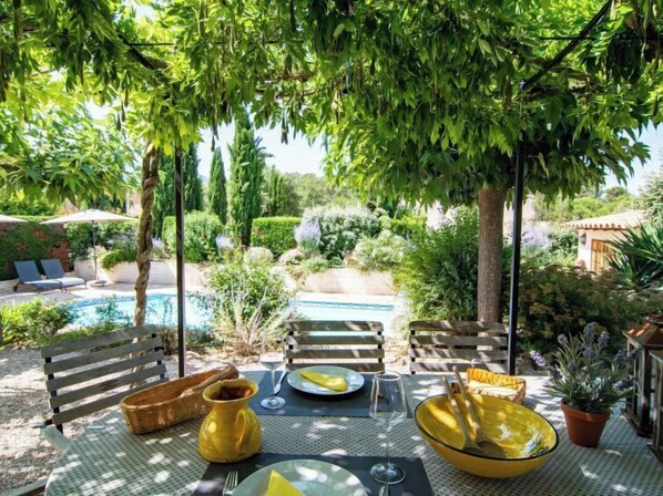 Outdoor dining - Petit Paradis Villa 44 by Interhome (Nans-les-Pins)