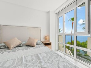 2 Schlafzimmer, Schreibtisch, BĂŒgeleisen/BĂŒgelbrett, WLAN