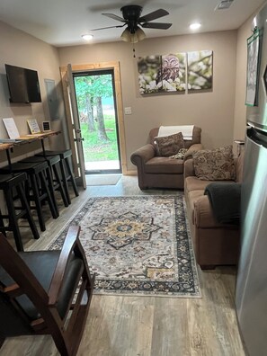 Smart TV - Cabin Bunkhouse with Hot tub Private Lake view in Vian, OK! (Vian)