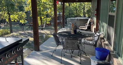 Cabin Bunkhouse with Hot tub Private Lake view in Vian, OK!
