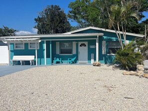 Exterior - Beautiful Blue Beach House Kids & Pets OK (Bradenton)