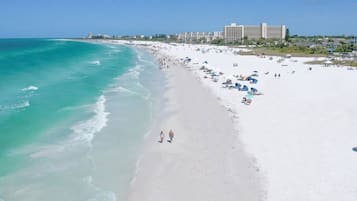 Sillas reclinables de playa, toallas de playa