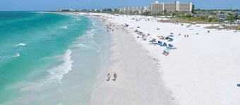 Beautiful Blue Beach House Kids & Pets OK
July, Aug, Sept, Oct DISCOUNTS!