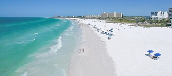AUG SEPT OCT DISCOUNTS! AMI White Sand Beaches/IMG ACADEMY/Pickle Ball/GOLF/FUN!