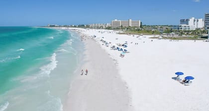 AUG SEPT OCT DISCOUNTS! AMI White Sand Beaches/IMG ACADEMY/Pickle Ball/GOLF/FUN!