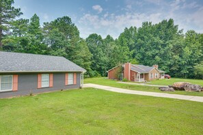 Exterior - Atlanta Getaway w/ Private Yard: 3 Mi to Airport (Atlanta)