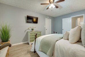 3 bedrooms, iron/ironing board, Internet, bed sheets - Atlanta Getaway w/ Private Yard: Near Airport (Atlanta)
