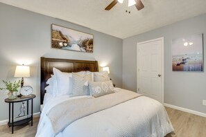 3 bedrooms, iron/ironing board, Internet, bed sheets - Near Airport, Private Yard! Atlanta Rental (Atlanta)