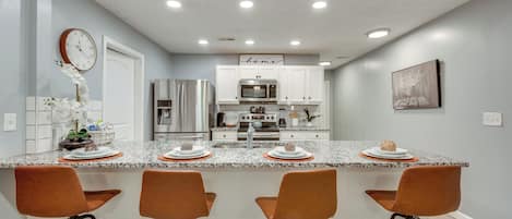 Coffee/tea maker, fridge, microwave, dishwasher