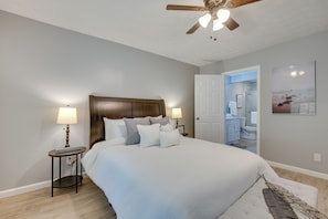 3 bedrooms, iron/ironing board, Internet, bed sheets - Atlanta Vacation Rental Near Airport! (Atlanta)