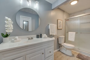 Hair dryer, towels - Atlanta Vacation Rental Near Airport! (Atlanta)