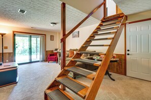 Interior - Cabin w/ Deck ~ 3 Mi to Apple Valley Lake! (Howard)