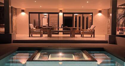 Casa mALIbu  view of ocean, pool , hot tub, one acre lot,3 minute walk to beach