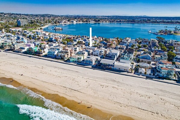 Beach nearby - Top Level * Centrally Located * Steps to Ocean (San Diego)