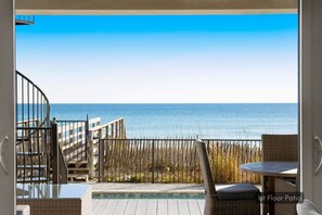 تناول الطعام بالخارج