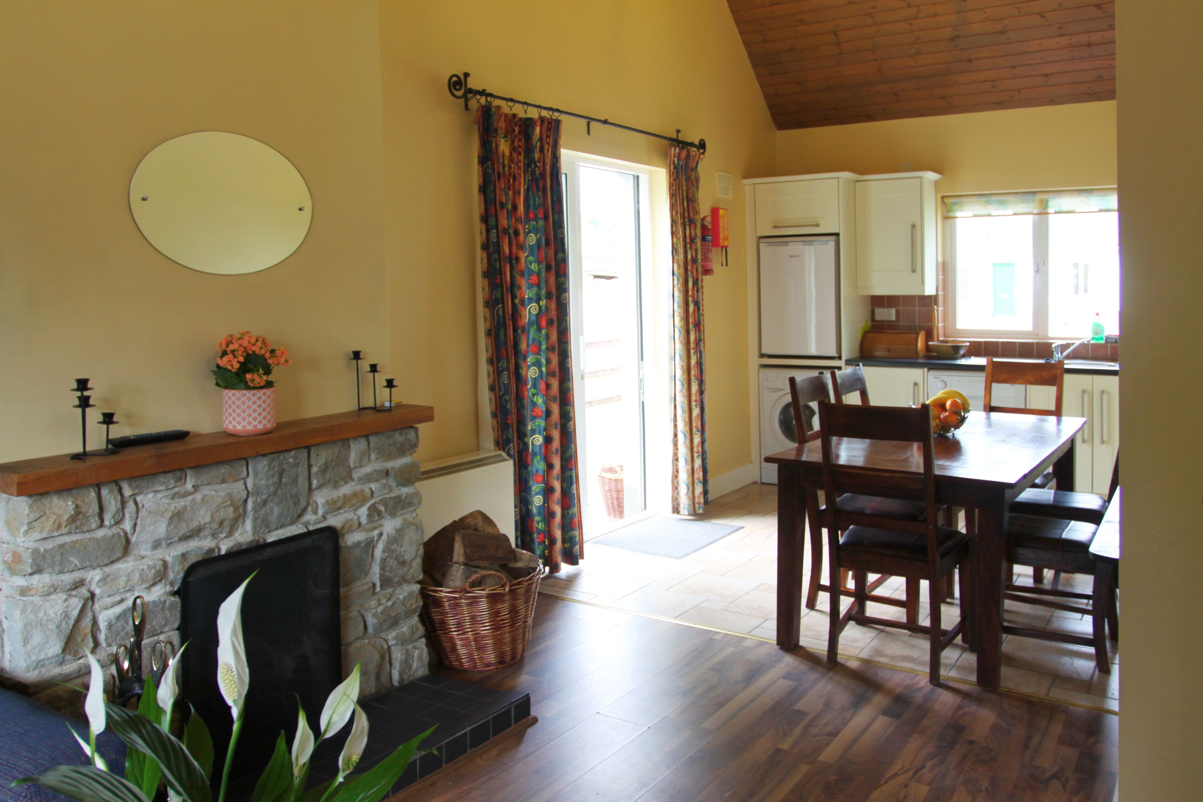 Cottage, Multiple Beds | Dining