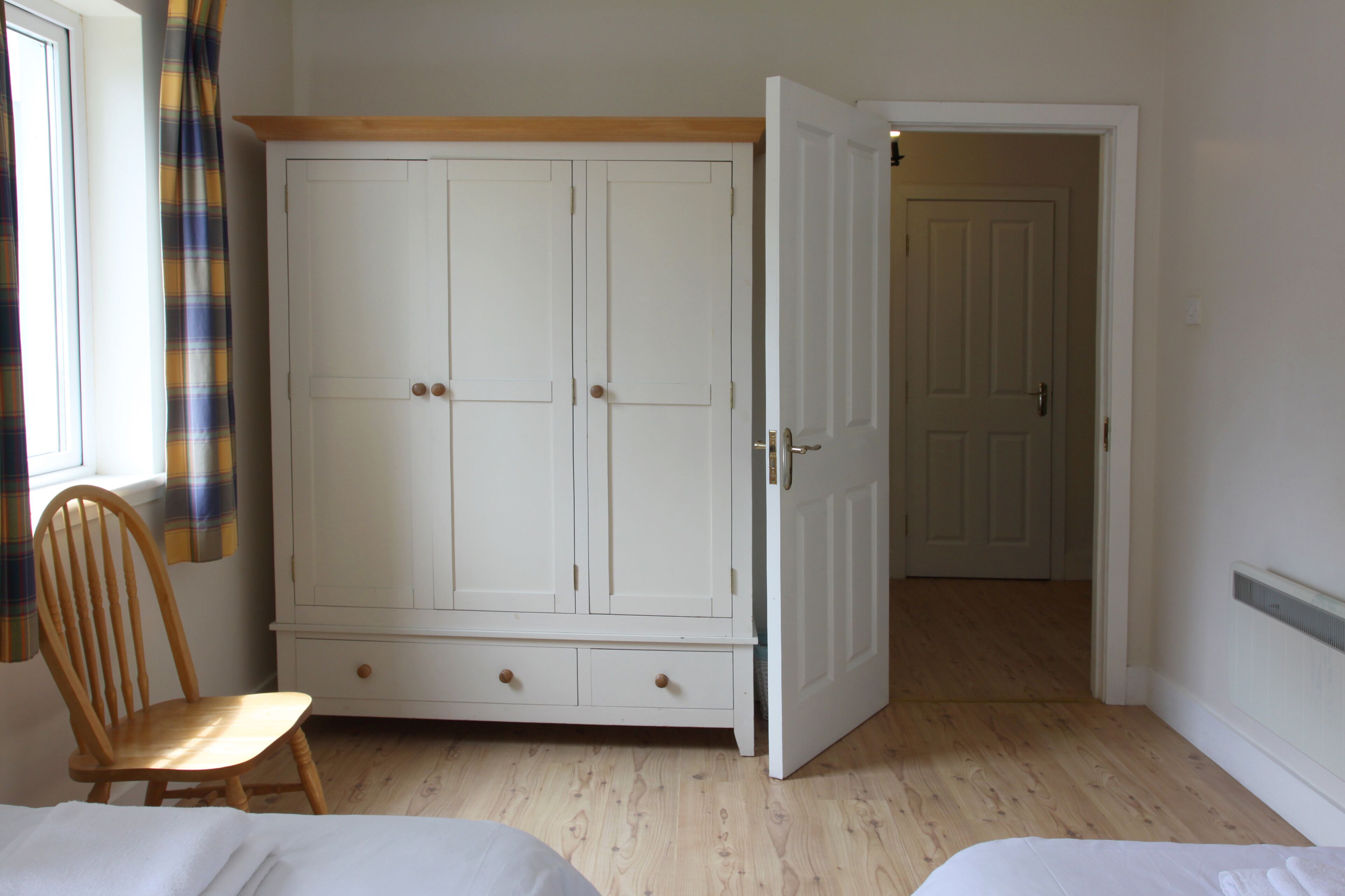 Cottage, Multiple Beds | 3 bedrooms, iron/ironing board, free WiFi