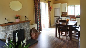 Dining - Leitrim Quay - Riverside Cottage 2 (Carrick-on-Shannon)