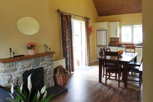 Cottage, Multiple Beds | Dining