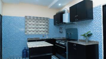 Apartemen | Dapur pribadi | Lemari es, microwave, oven, dan kompor