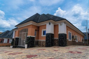 Apartment | Exterior - Charming 3-bed Apartment in Transe Ekulu Phase 6 (Enugu)