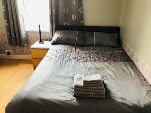 3 bedrooms, desk, iron/ironing board, free WiFi