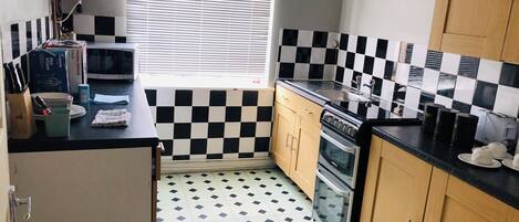 Appartement, plusieurs lits | Cuisine privée