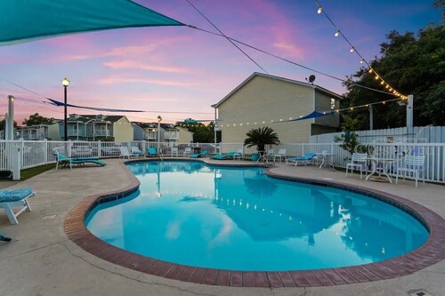 Beach Sand House, Sleep 8, Swimming Pool, Gated E