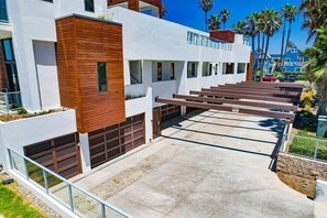 Property grounds - 2 bed & 2.5 bath in Ocean Beach (San Diego)
