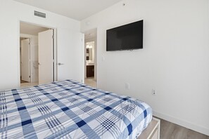 2 bedrooms, internet, bed sheets
