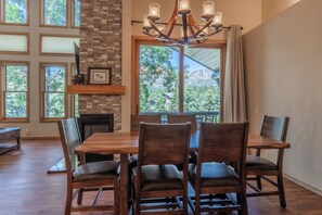 Dining - Updated 2 Bedroom Plus Loft 3 Bathroom Snowcreek Phase V #860 Sleeps 6 (Mammoth Lakes)
