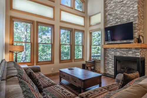 Updated 2 Bedroom Plus Loft 3 Bathroom Snowcreek Phase V #860 Sleeps 6