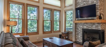 Updated 2 Bedroom Plus Loft 3 Bathroom Snowcreek Phase V #860 Sleeps 6
