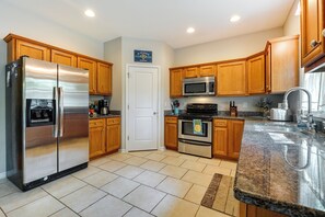 Fridge, microwave, stovetop, dishwasher - Charming Wilmington Home w/ Patio ~ 7 Mi to Beach! (Wilmington)