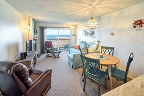 TV, fireplace, DVD player, ping pong - Ocean View Condo With Beach Access. (Lincoln City)