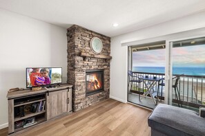 TV, fireplace, DVD player, ping pong - Cozy Condo with Ocean View! (Lincoln City)