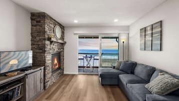 Fernseher, Kamin, DVD-Player, Tischtennisplatte