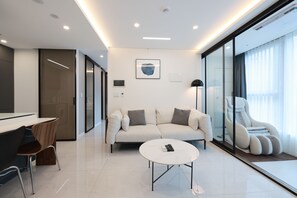 Deluxe Room, 1 Bedroom, Non Smoking | Living area | 55-inch flat-screen TV with cable channels, TV - Zizel Signity (Seoul)